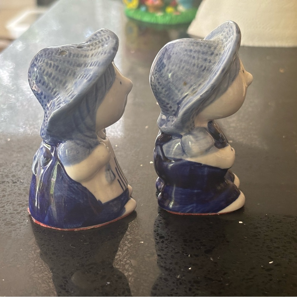 MCM Delft Salt and Pepper Shakers. Blue & White Dutch Couple. - Picture 5 of 7